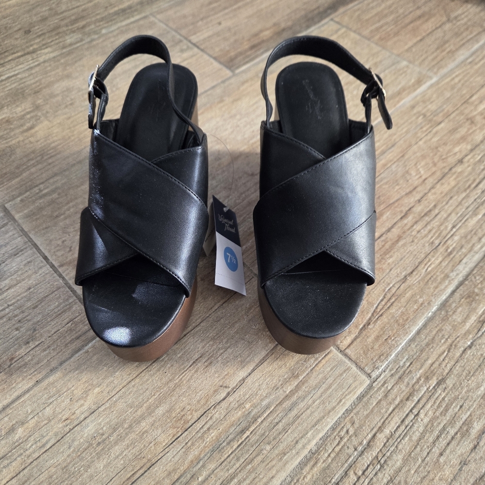 Universal Thread Black Platform Sandals NWT - image 1